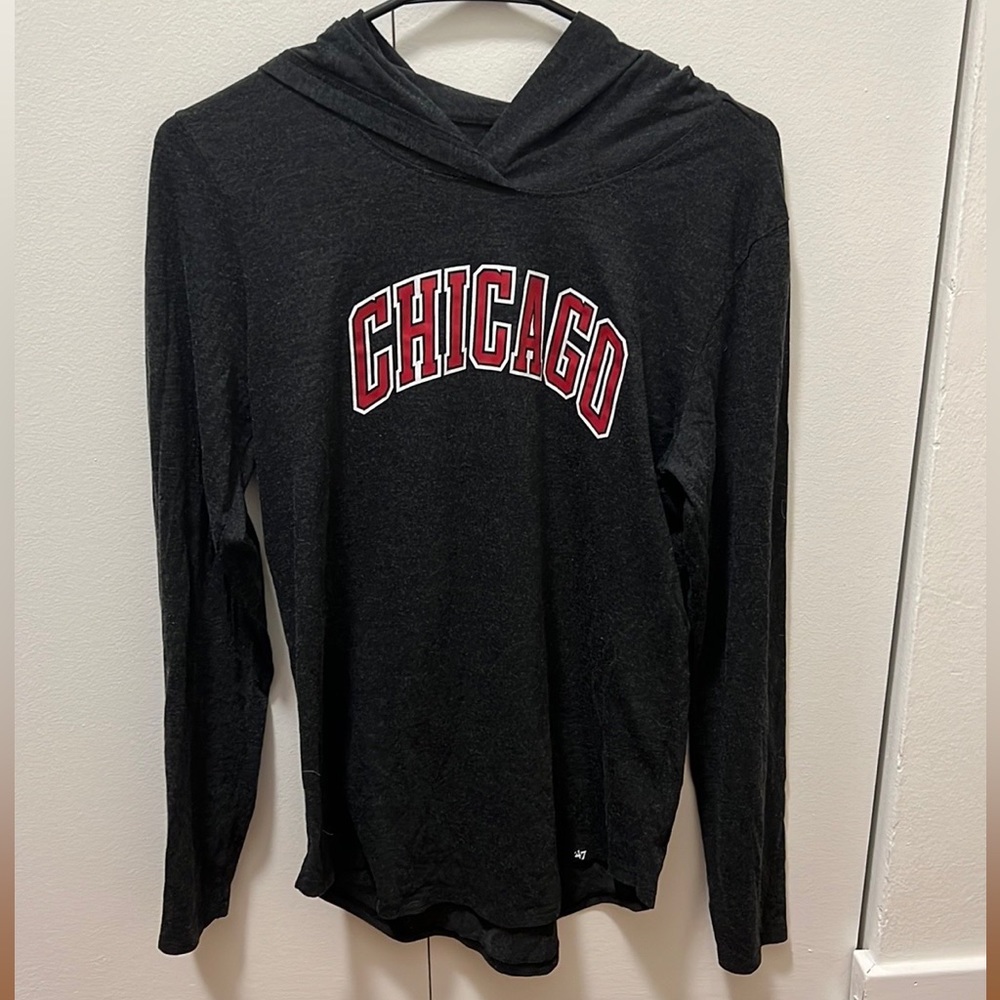 chicago long sleeve tee with hood, size medium